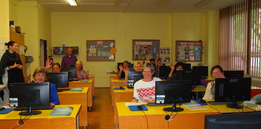 Hranické seniorky se učily ovládat email