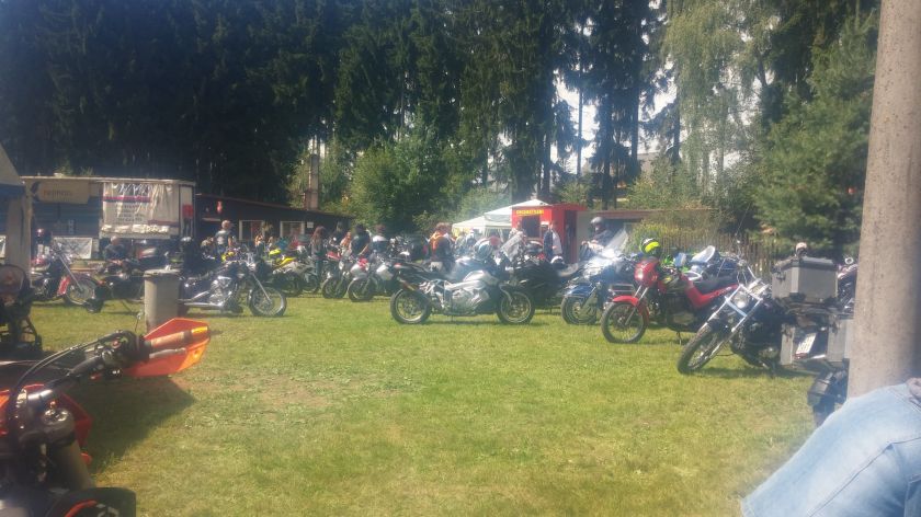 Studánka ožila motorkami