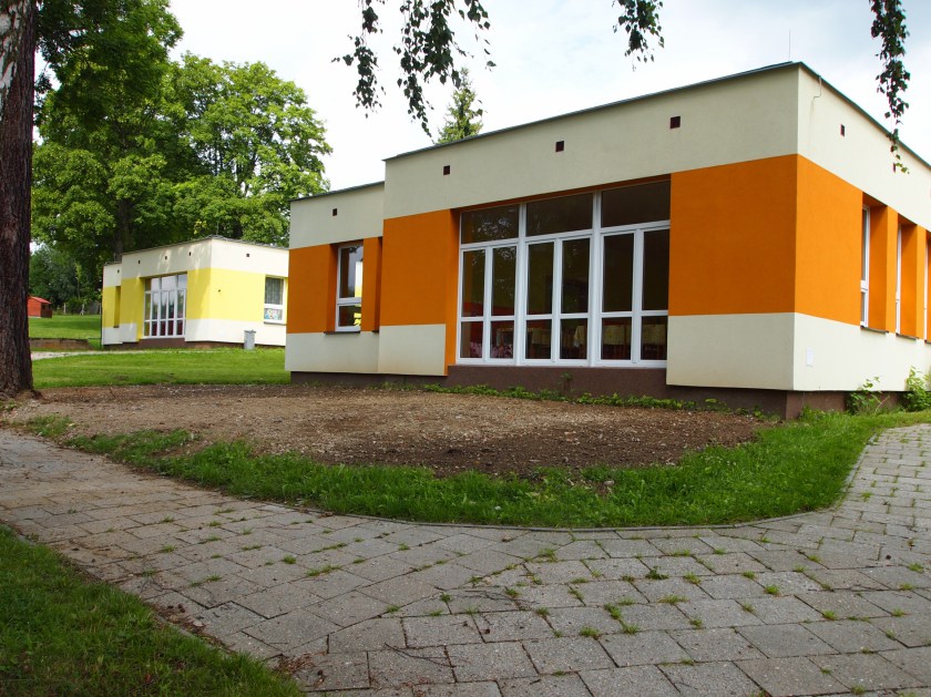 Plocha po terase bude zatravněna