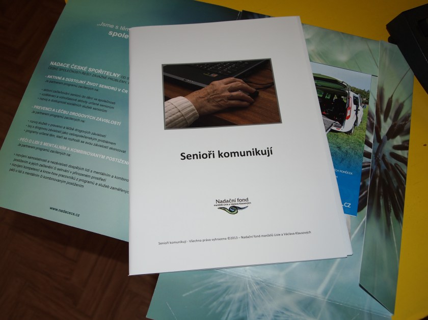 Senioři komunikují