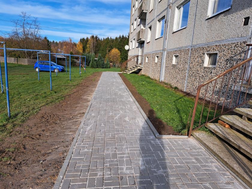 Nový chodník ve Studánce