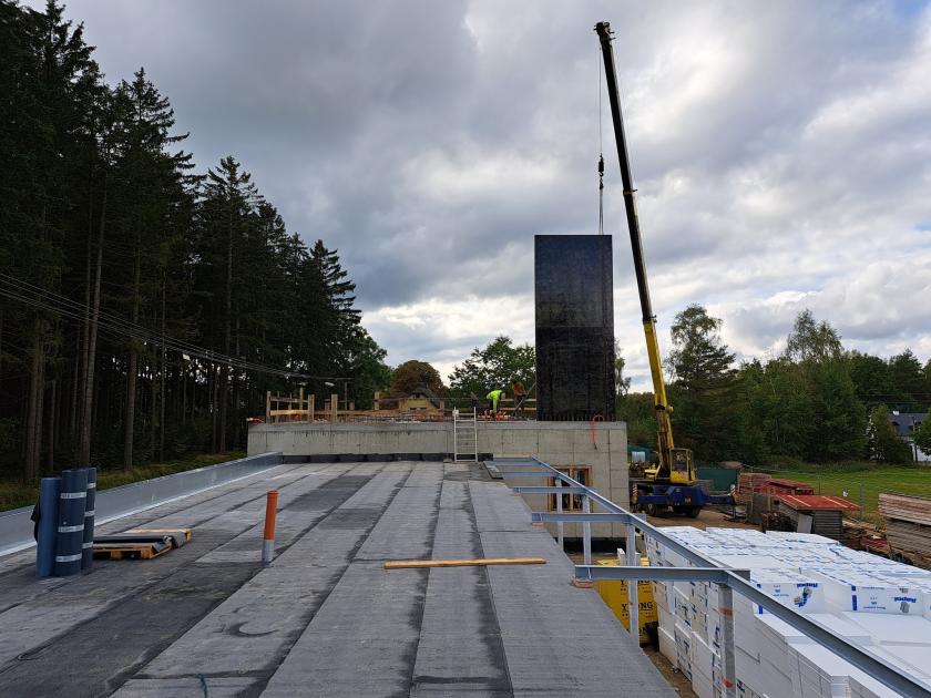 Stavba kabin a obecního domu ve Studánce
