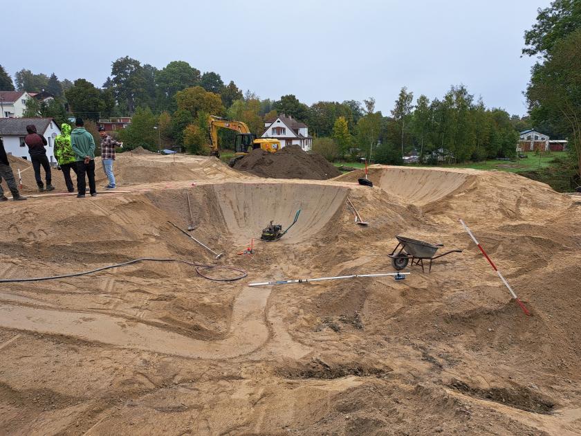 Stavba pumptracku v Růžáku